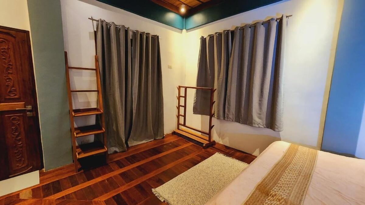Gingerbread House * El Nido