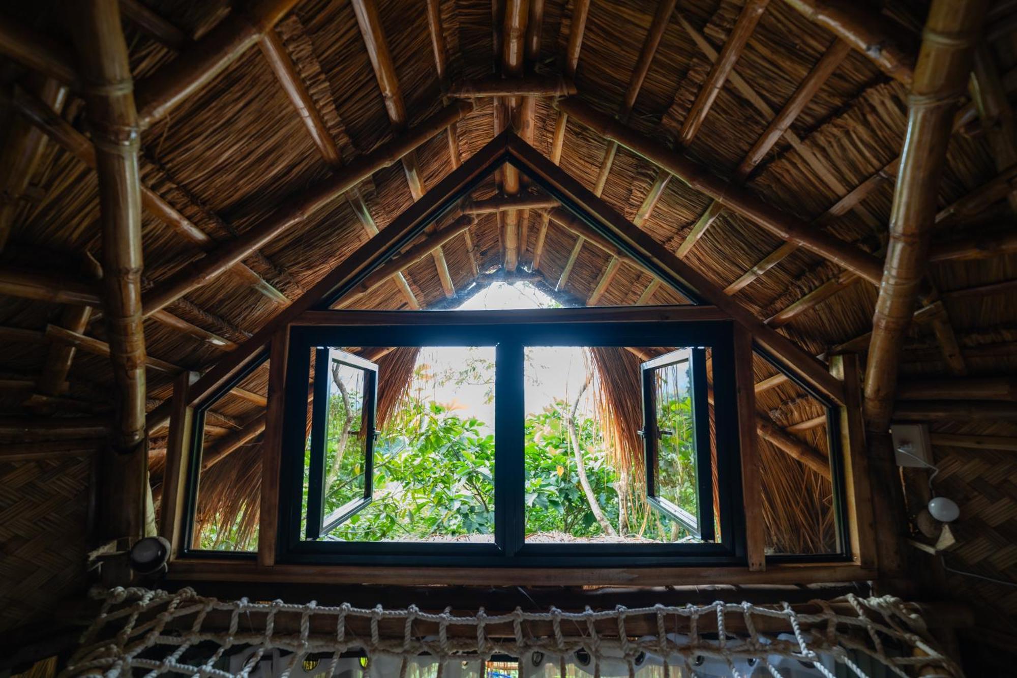 Inigtan Lio Bamboo El Nido