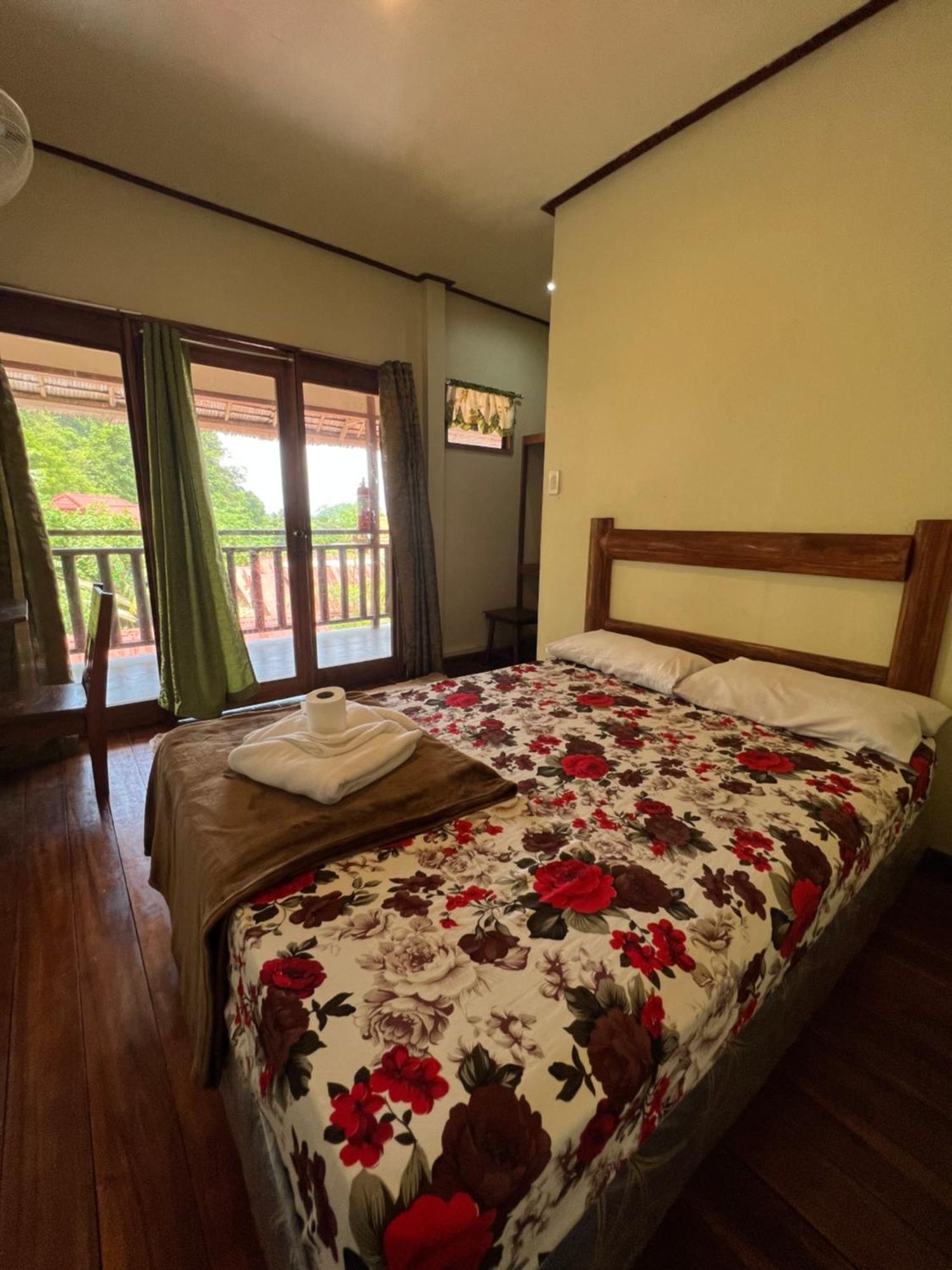 Novie's Tourist Inn