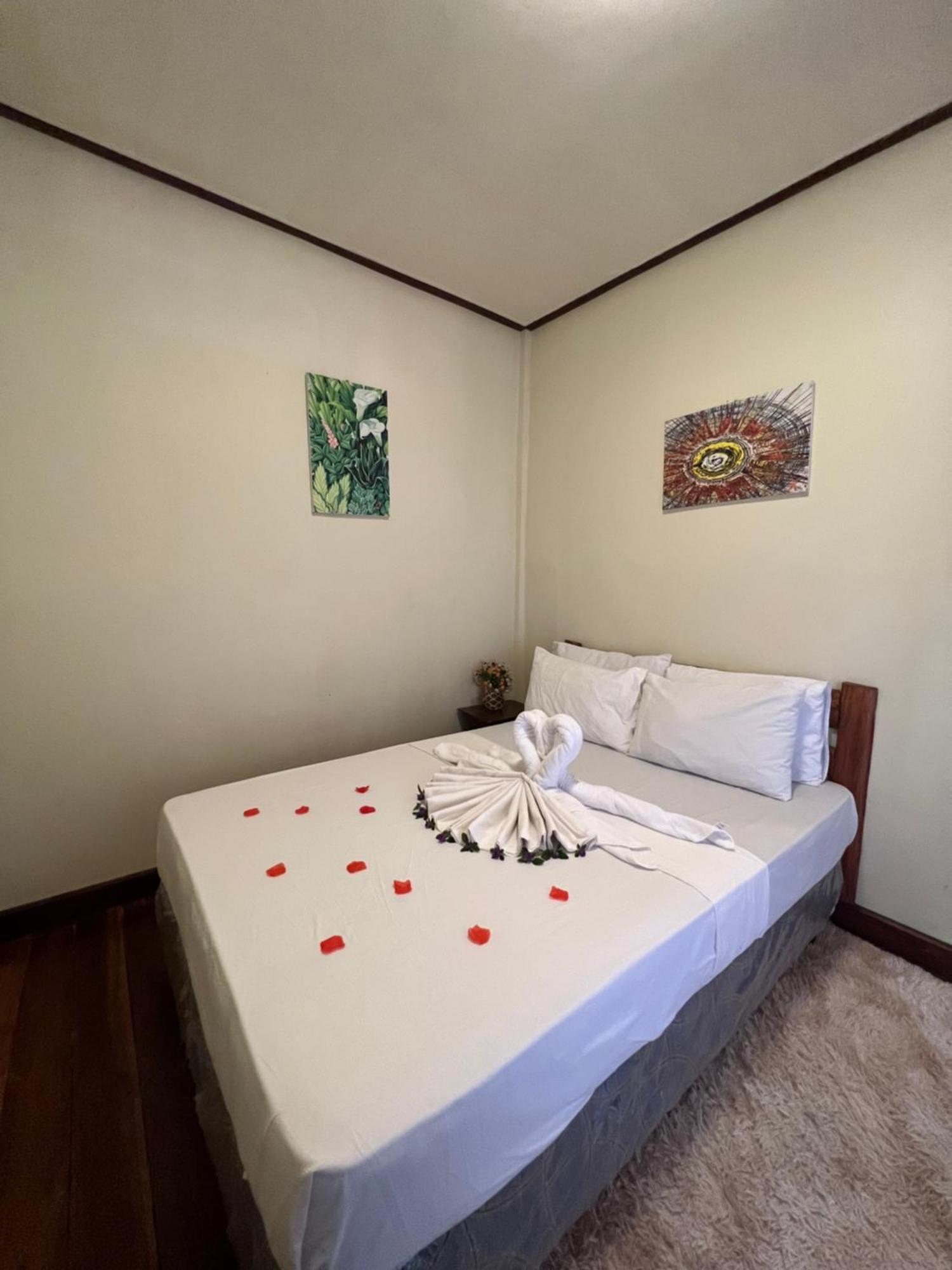 Novie's Tourist Inn