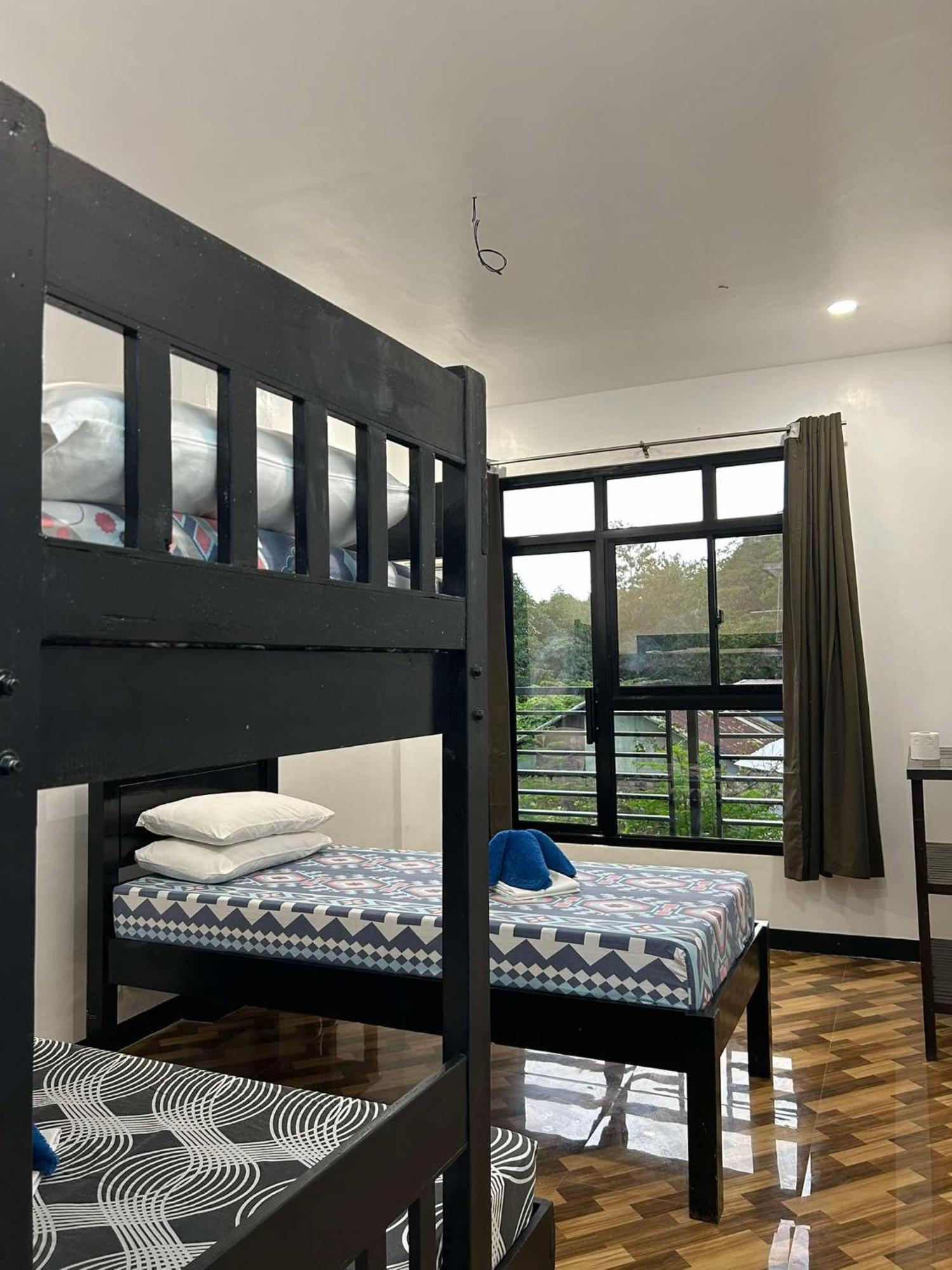 Inn Seaslugs Travellers
