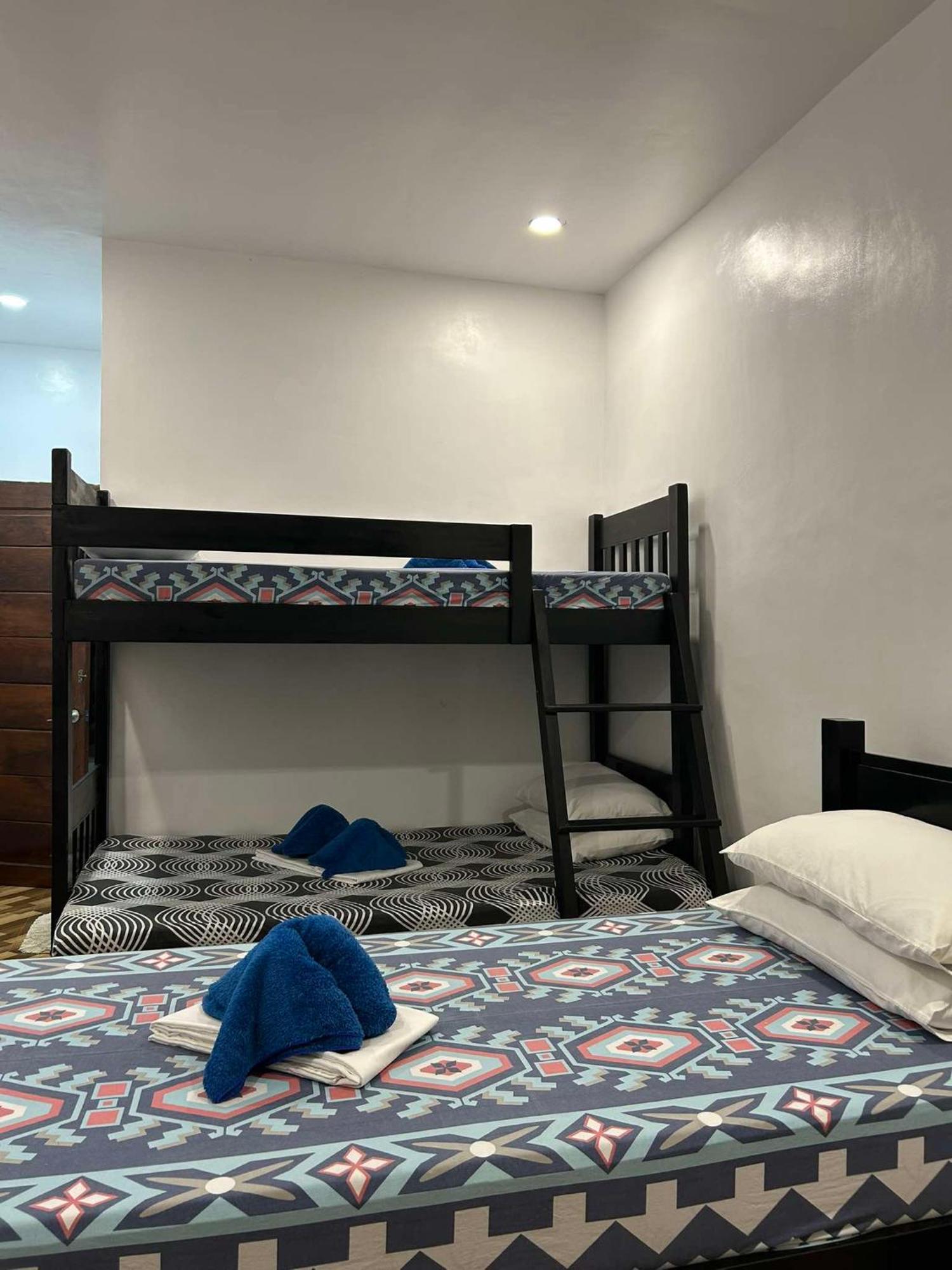 Inn Seaslugs Travellers