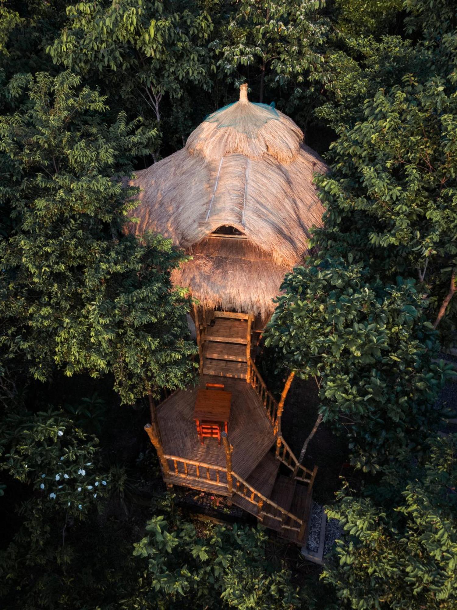 Inigtan Lio Bamboo El Nido