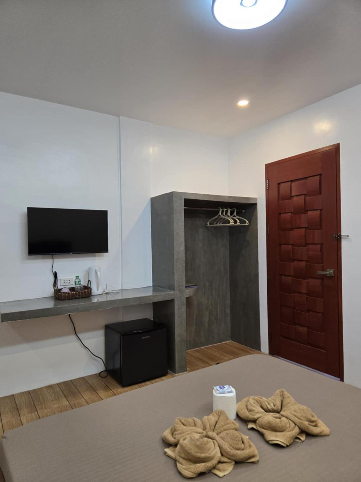Lodge Jex Poolpoint