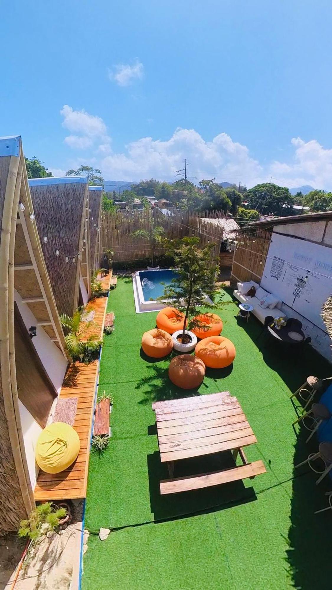 Happy Monkey Hostel *