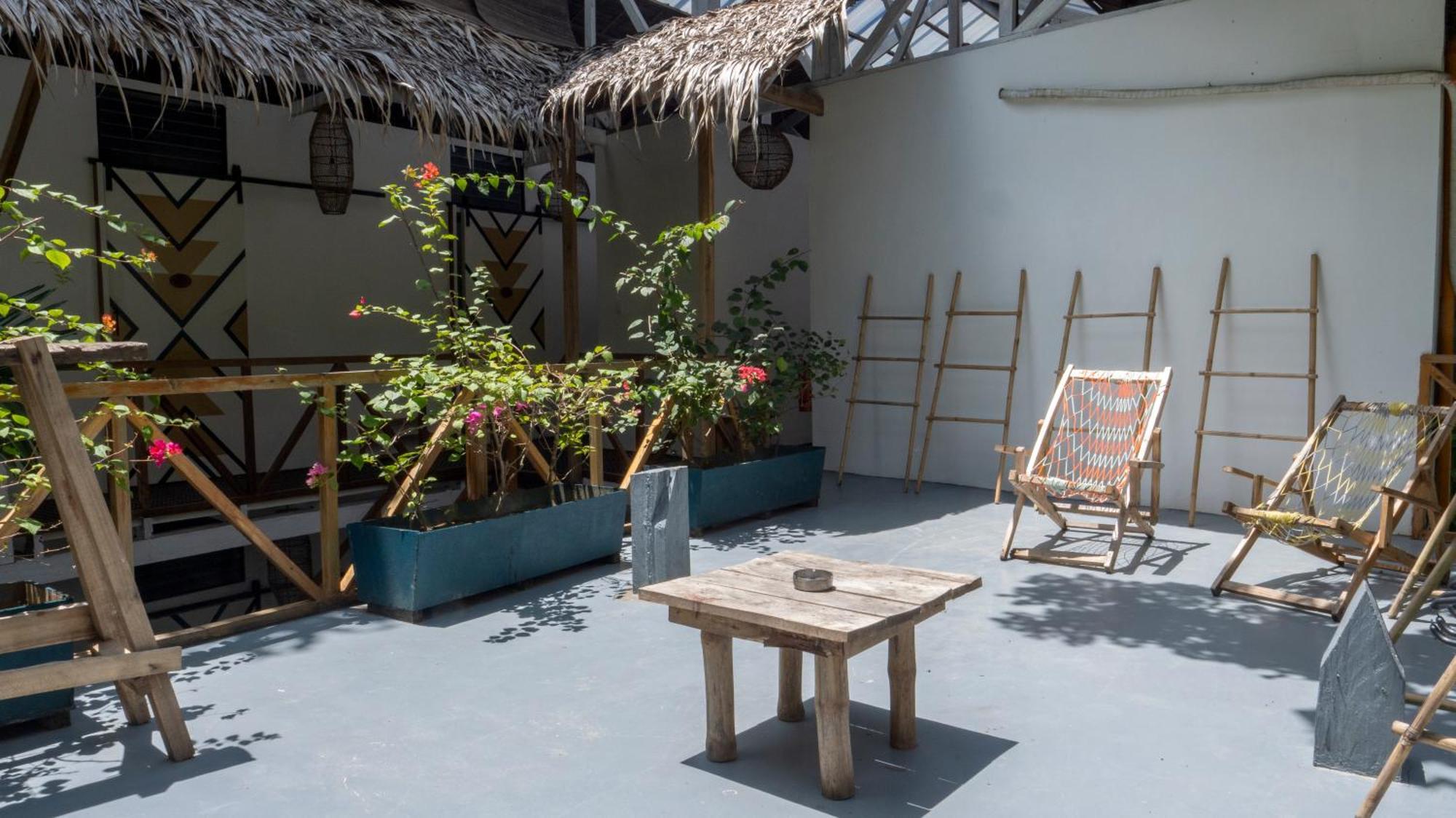 Ostello Sip Sunset And Lounge