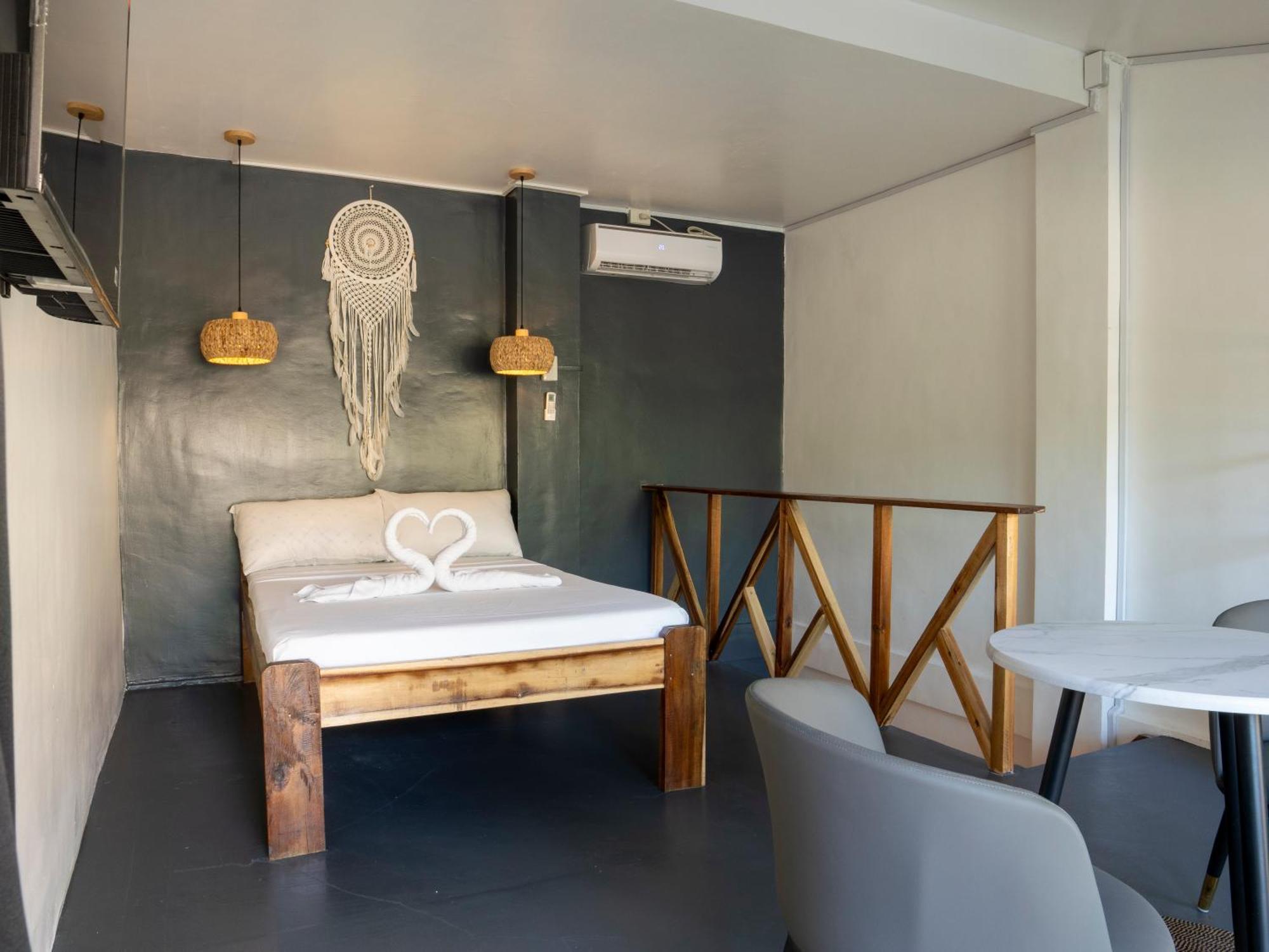 Sip Sunset And Lounge Ostello