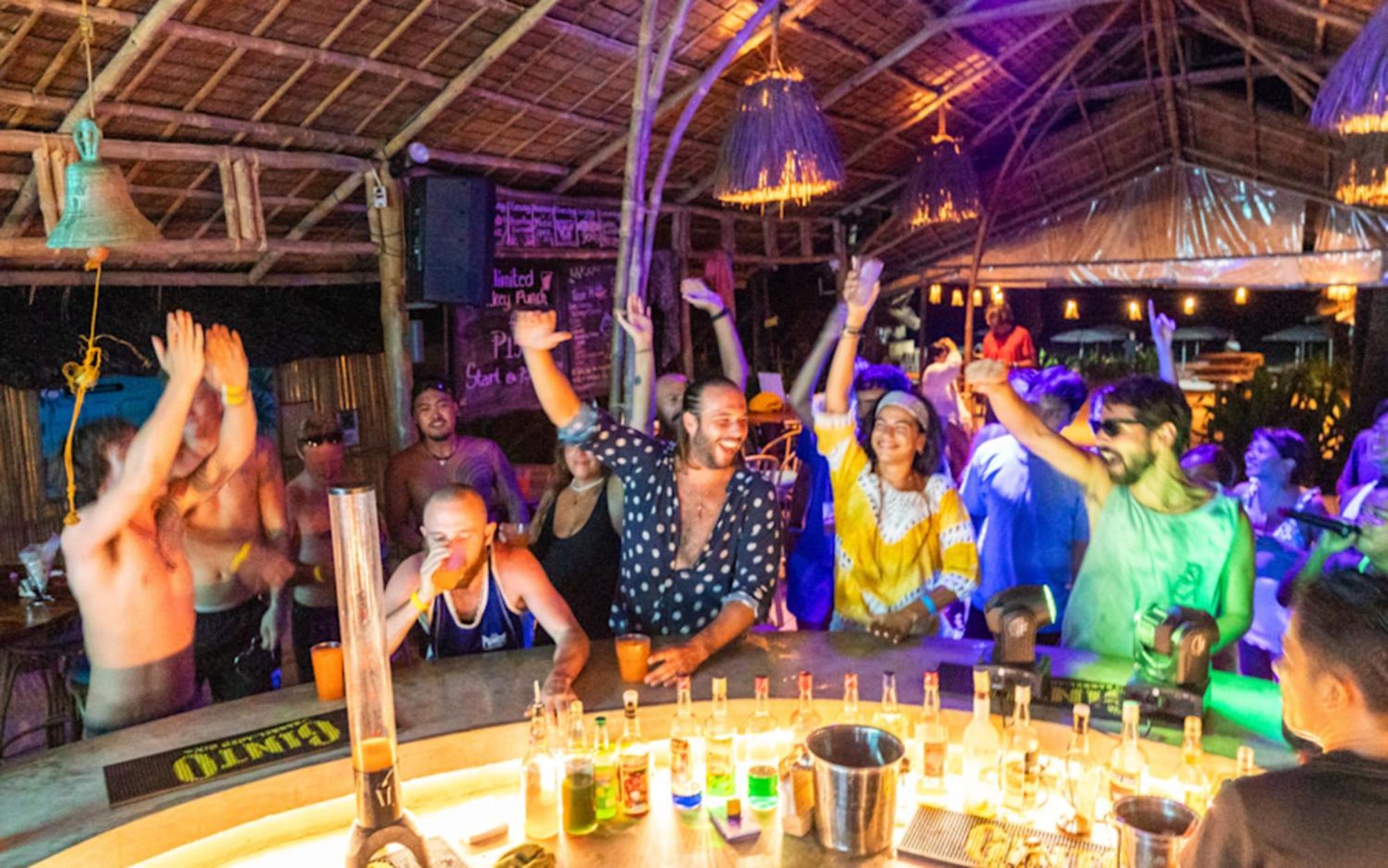 Mad Monkey Nacpan (adults Only)