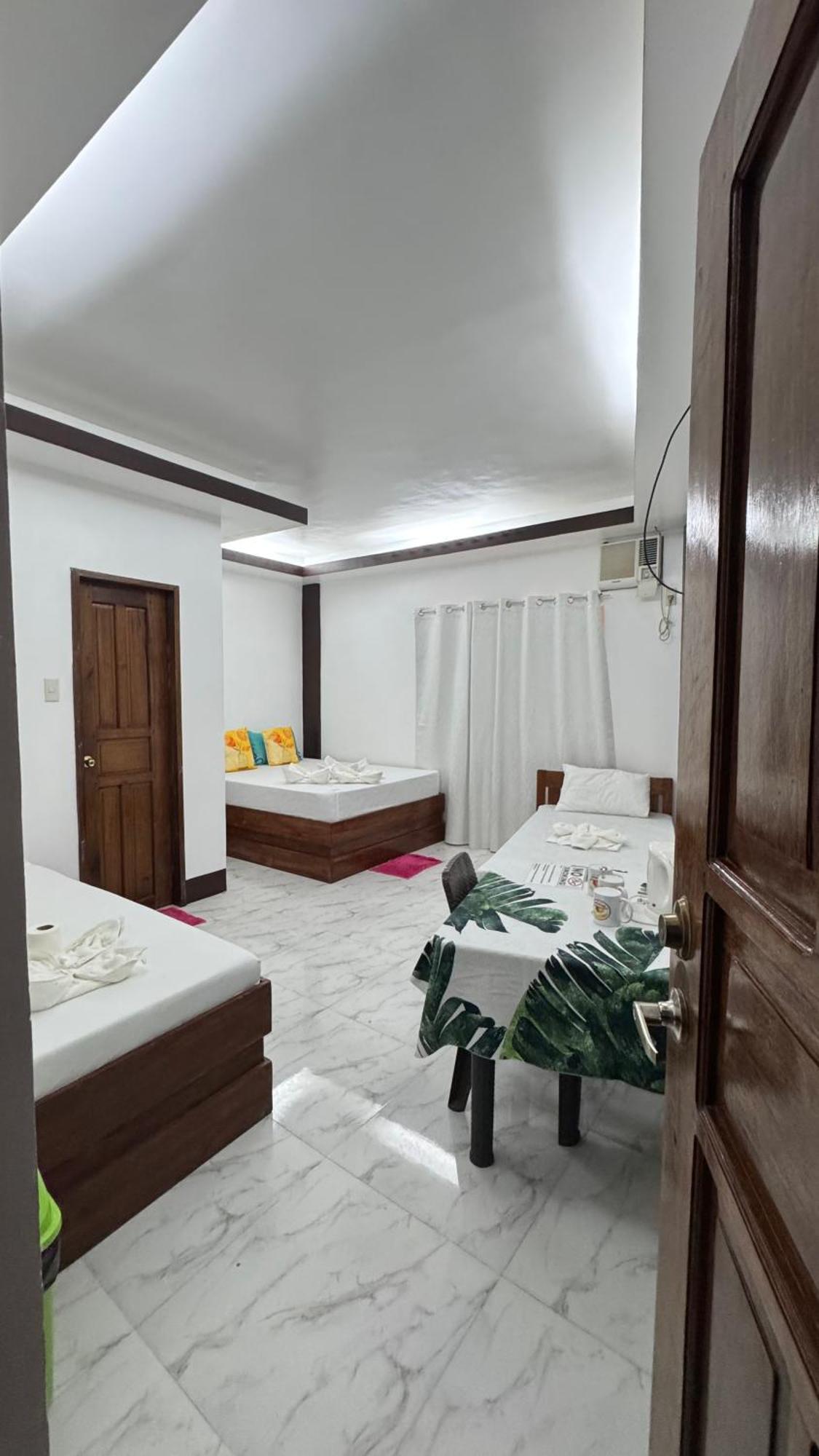Lodge Mananquil Travel *