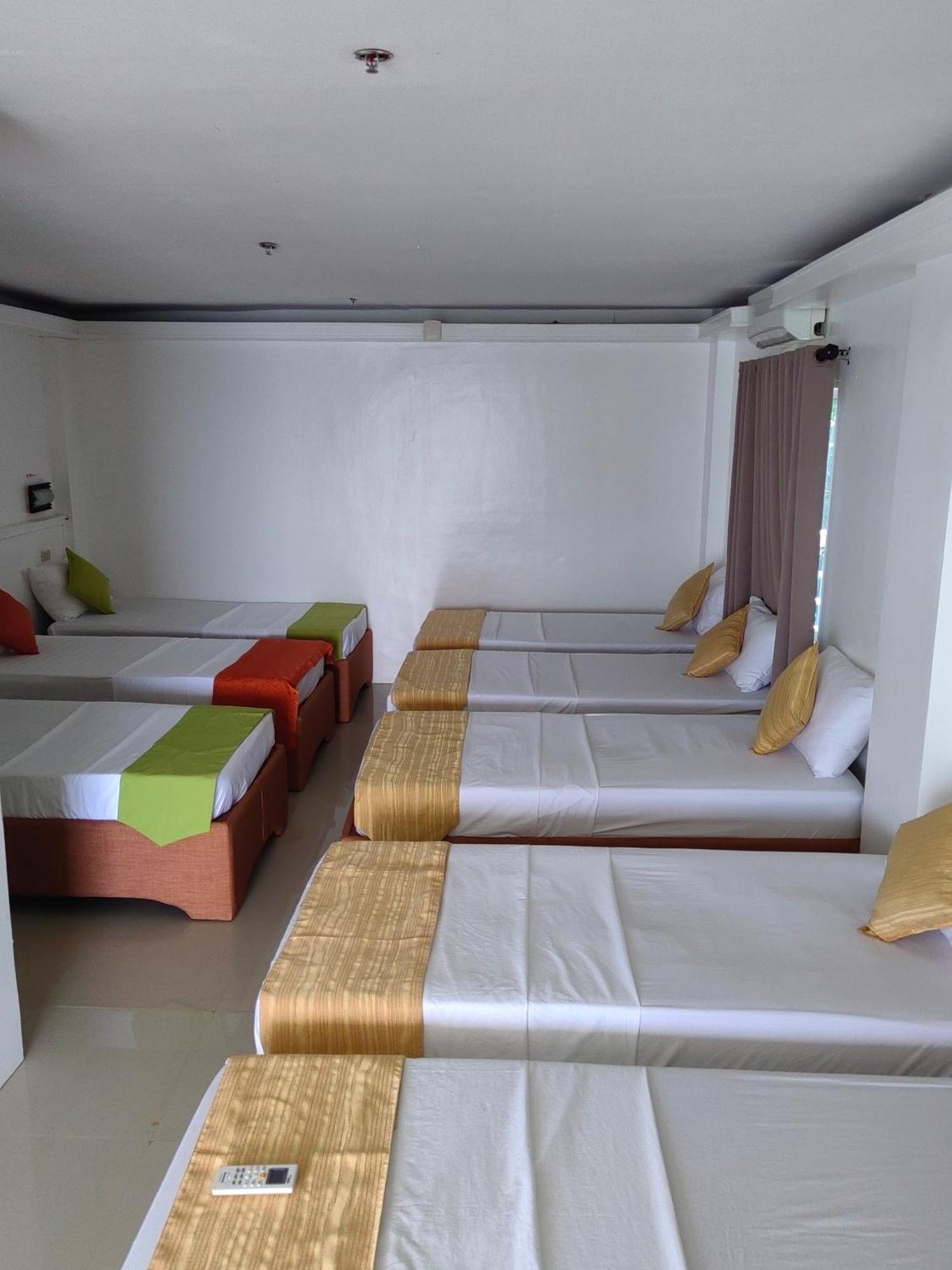 Orange Pearl Beach El Nido