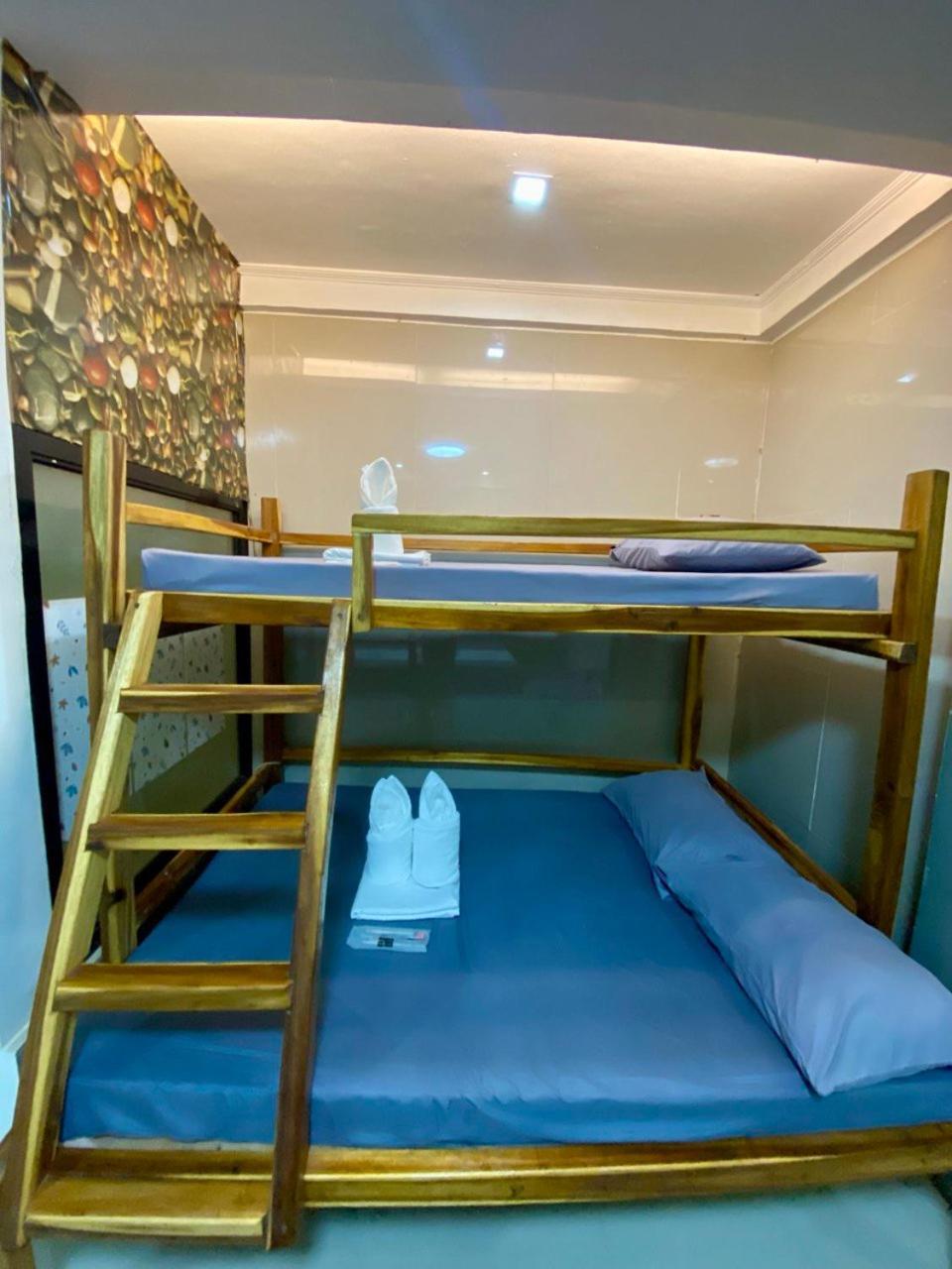 Elena's * El Nido
