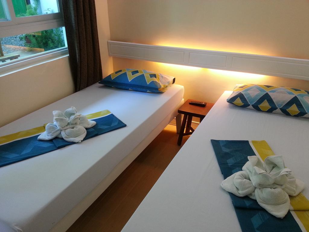 Joaquinn's * El Nido