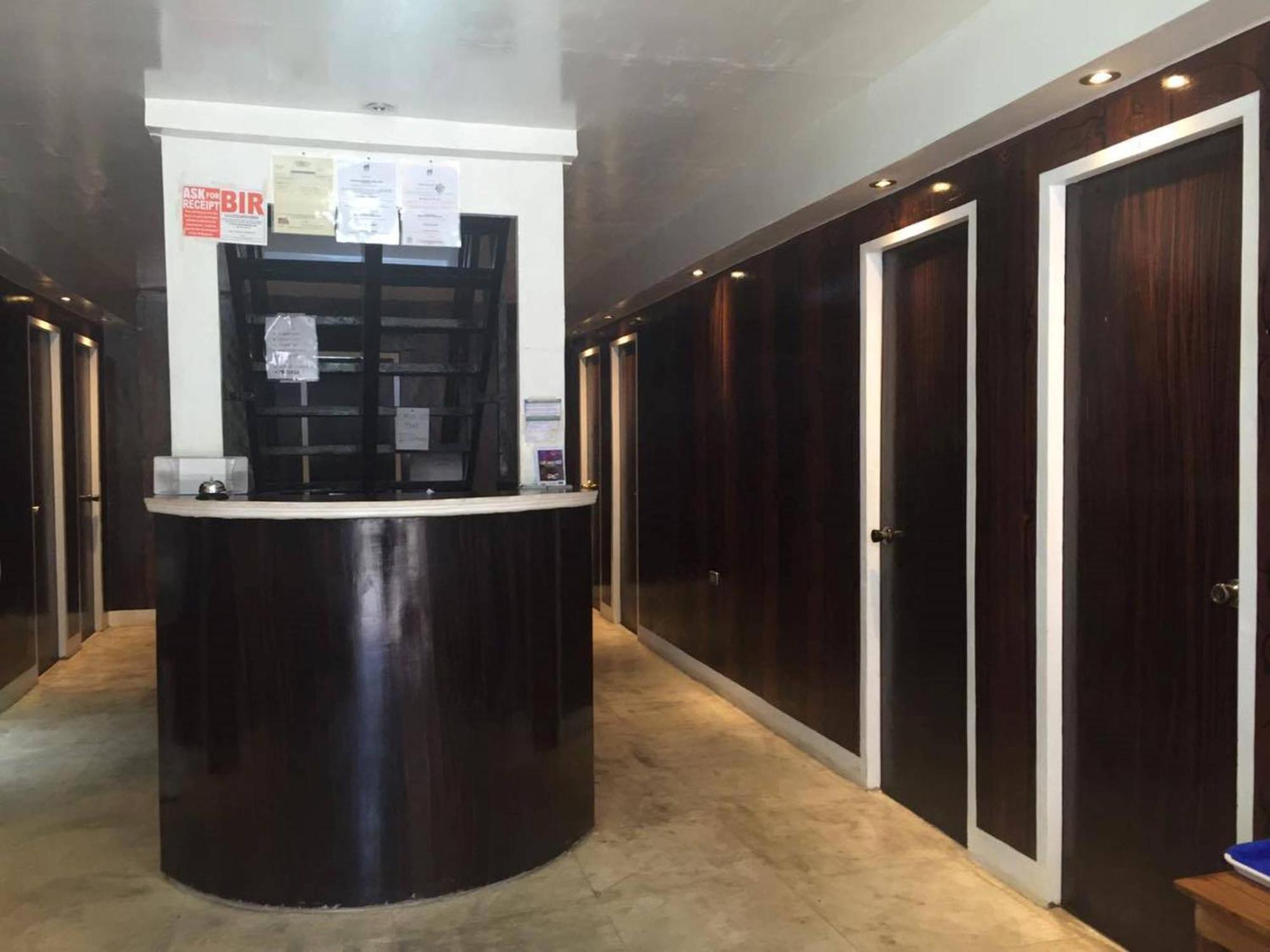Alexzus Backpackers Travel Hostel *