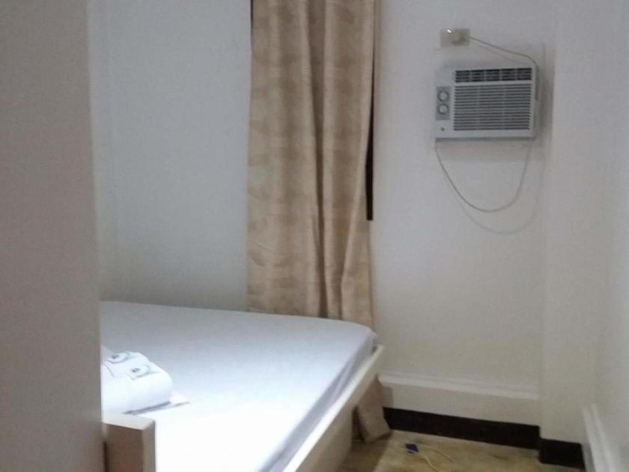 Alexzus Backpackers Travel Hostel *
