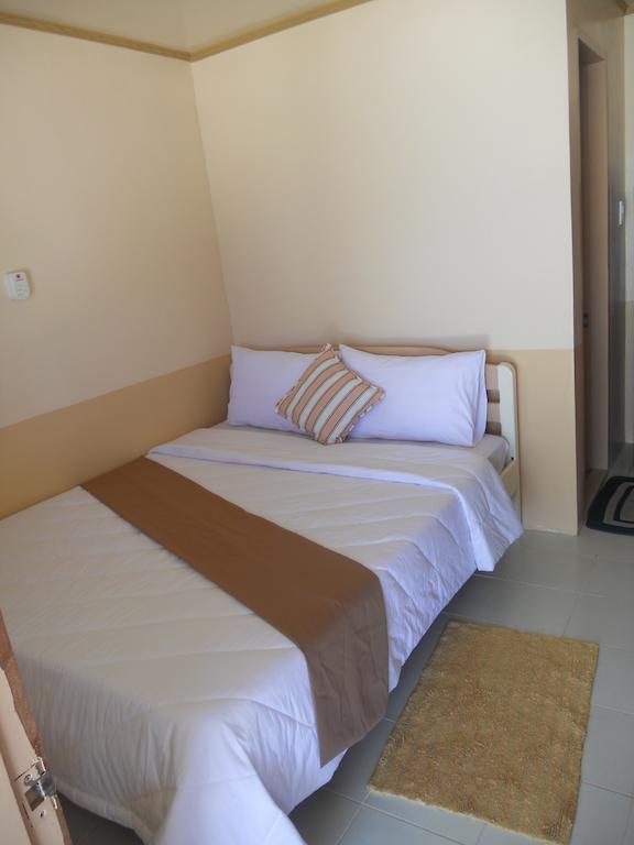 Orange Pearl Beach El Nido