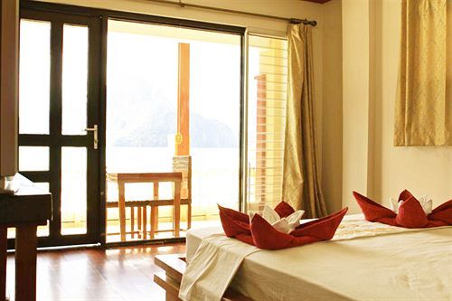 El Nido Beach Hotel *