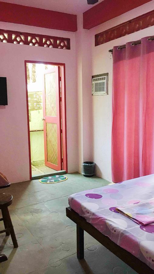 Elternative Hostel *