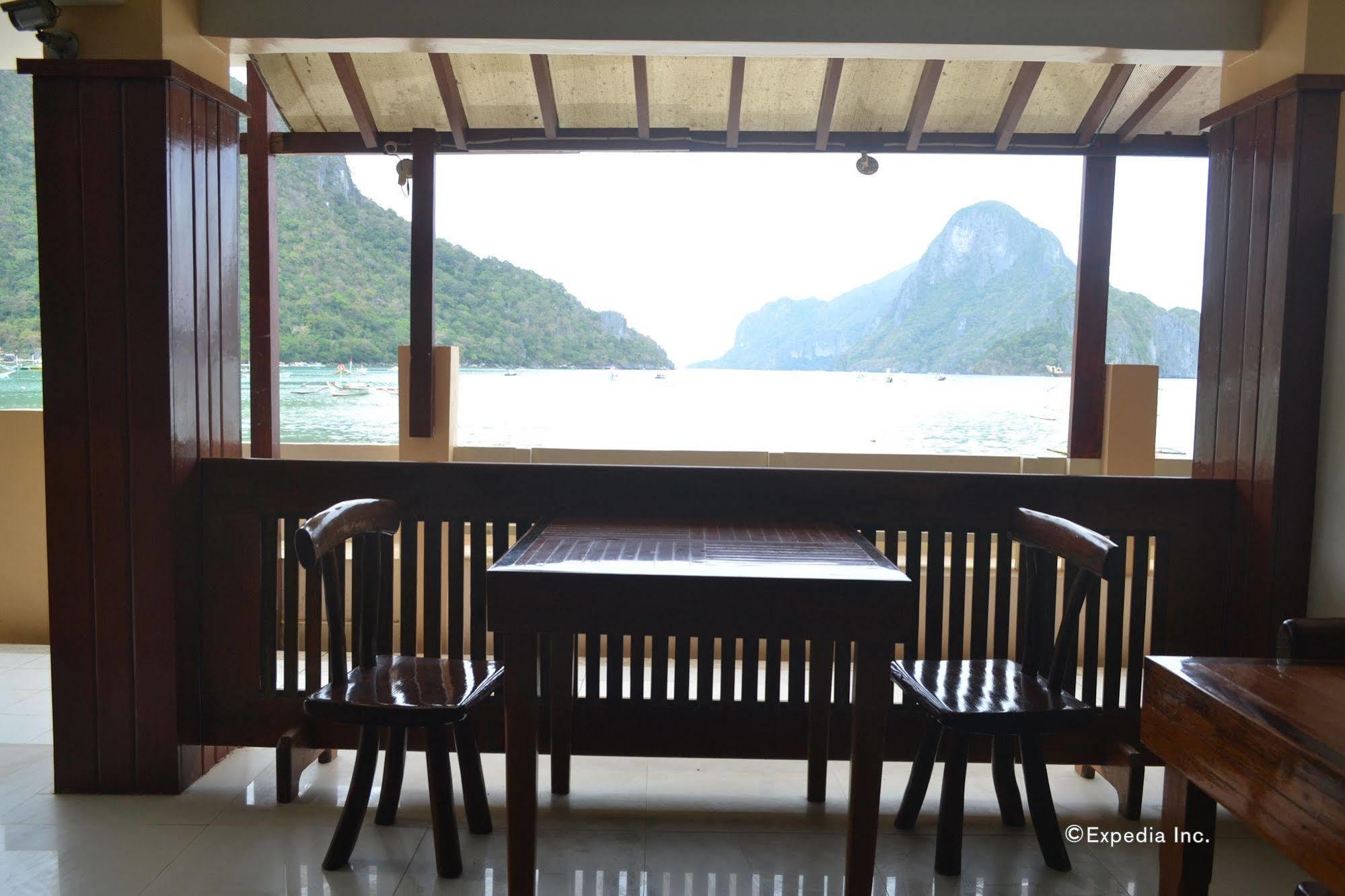 El Nido Beach Hotel *