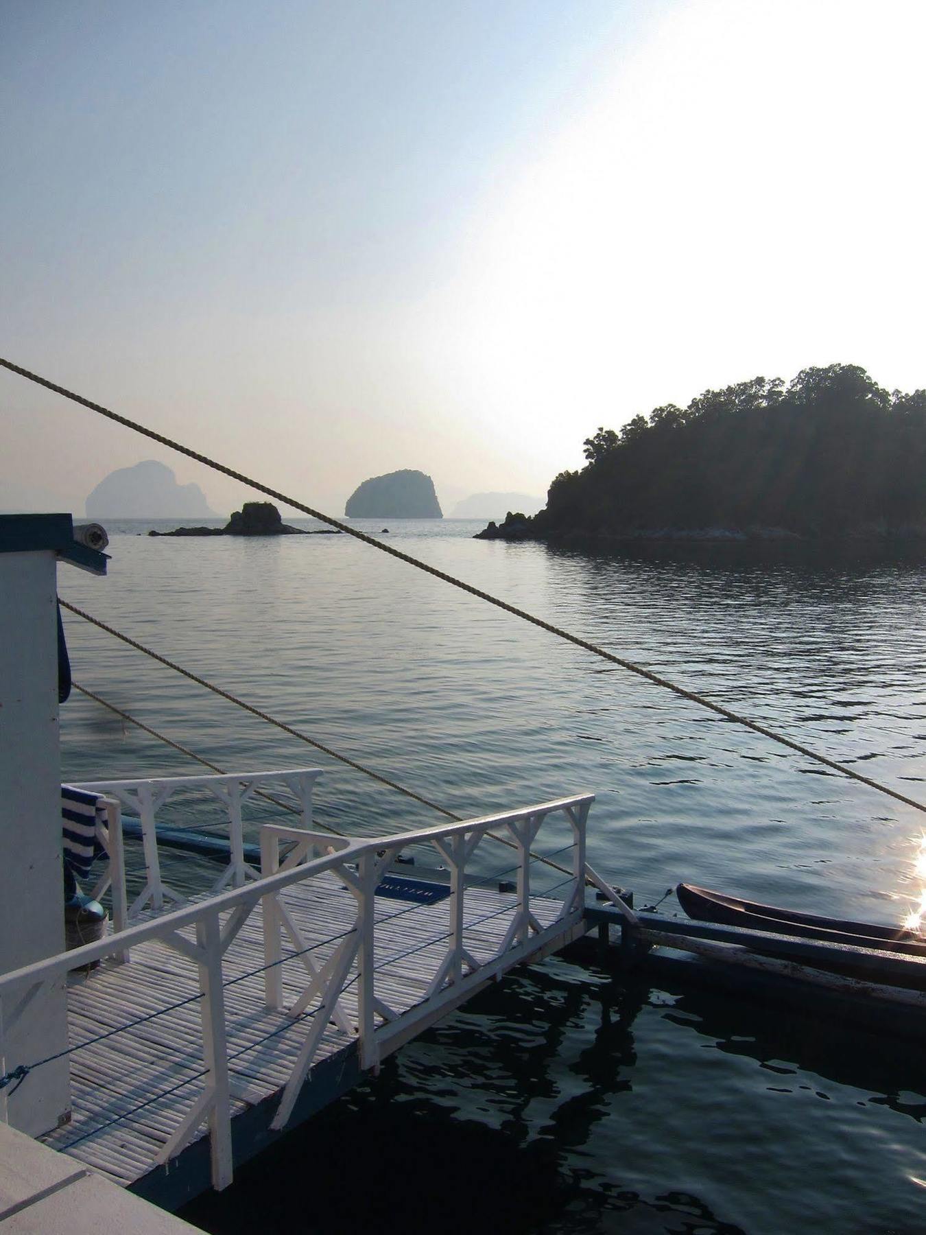 Palawan Secret Cruise Floating Hotel El Nido