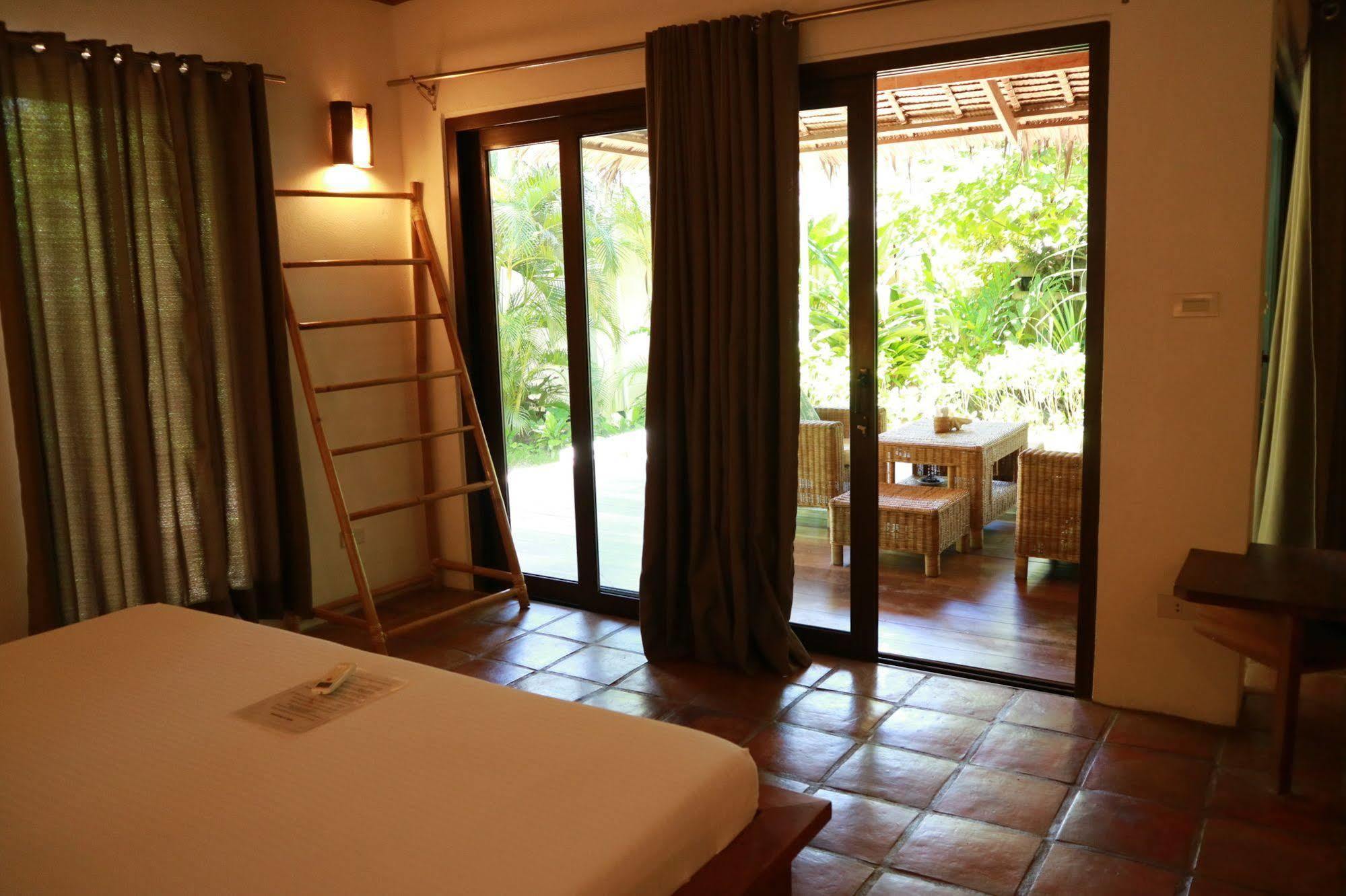 Mahogany El Nido