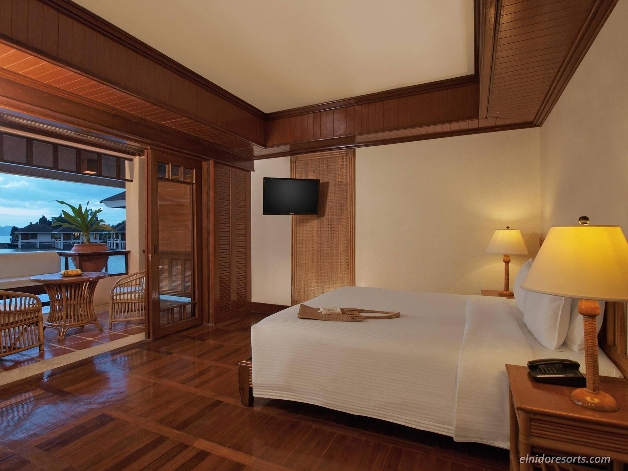Lagen Island Resort