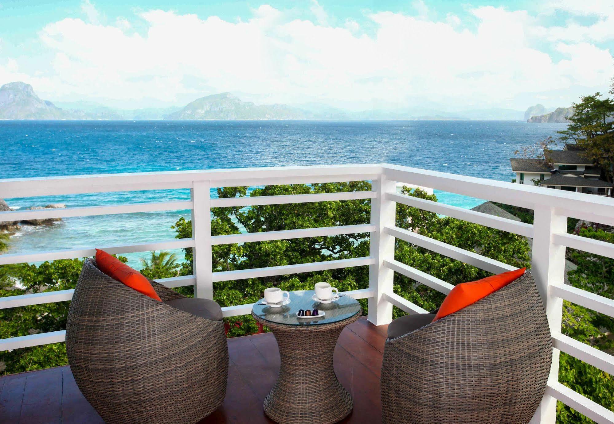 Resort Matinloc Island