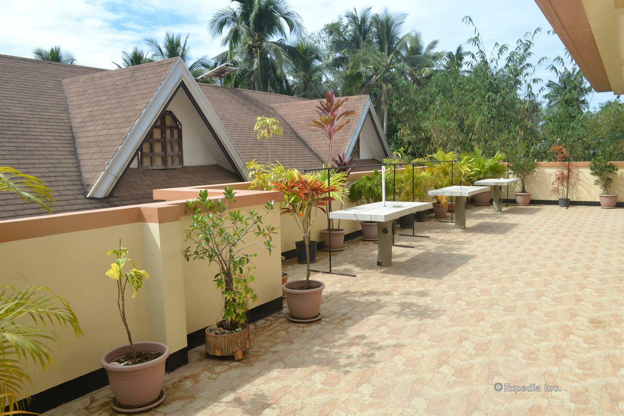 Lodge Citrine Travel