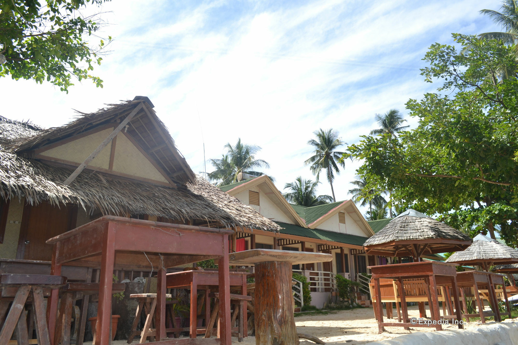 Orange Pearl Beach El Nido