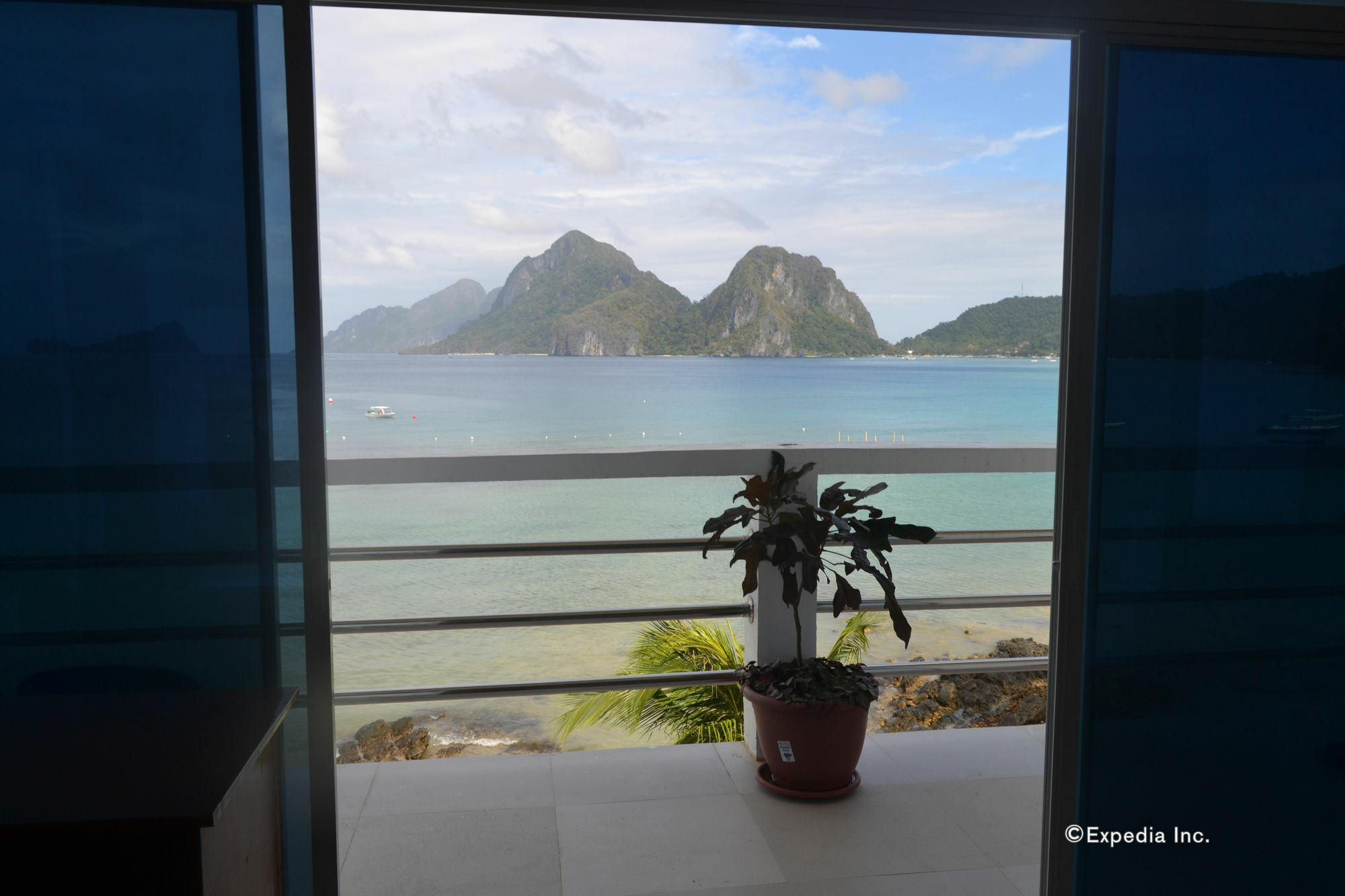 Orange Pearl Beach El Nido