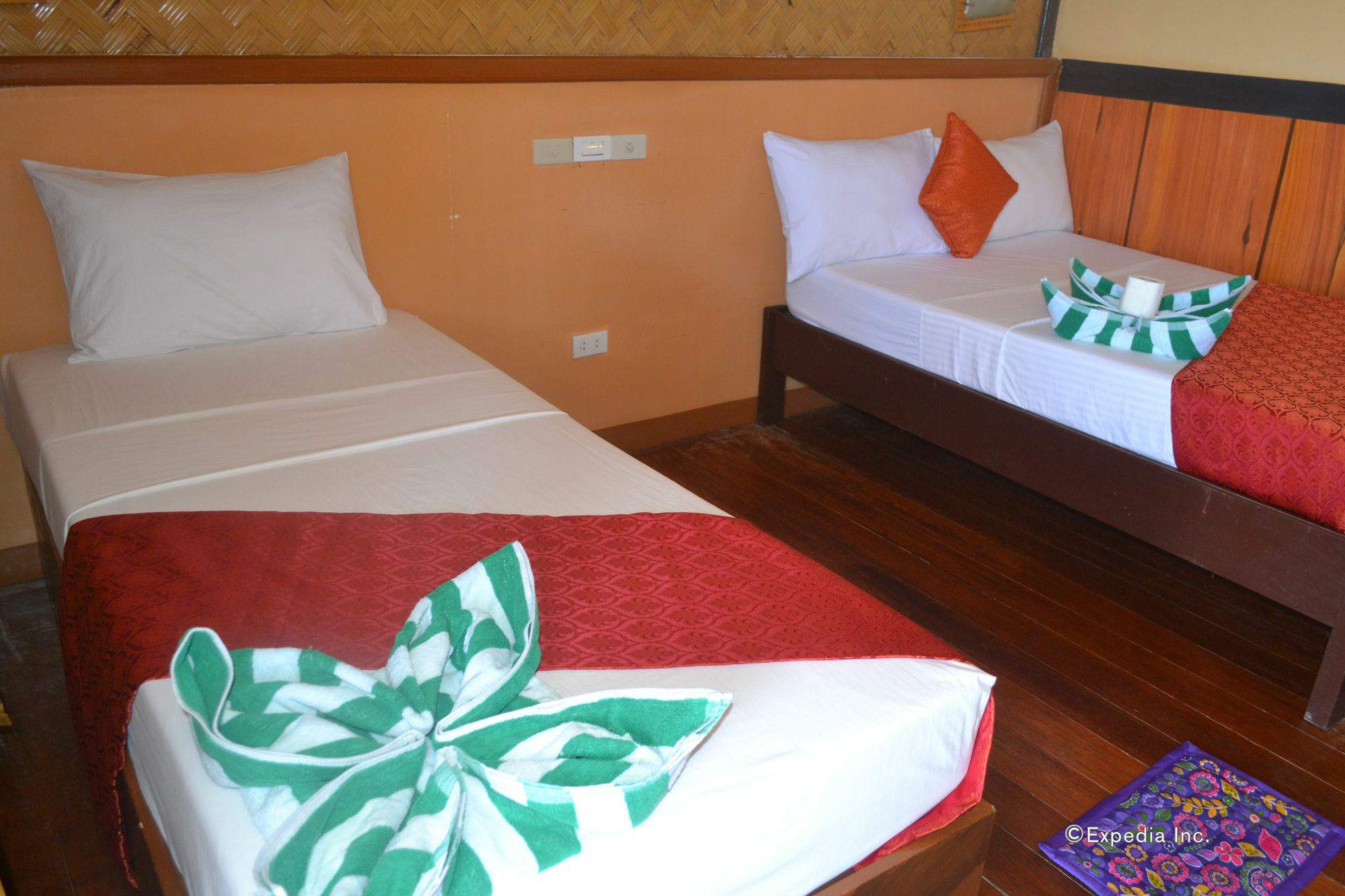 Orange Pearl Beach El Nido