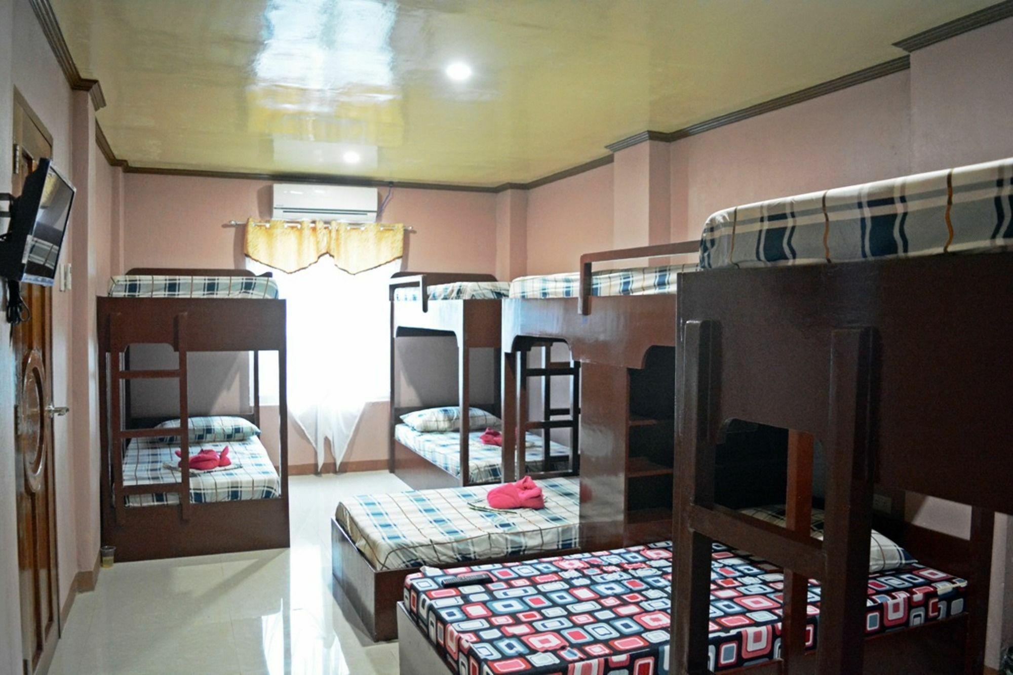 Oyo 712 Island Hop Nido Hotel