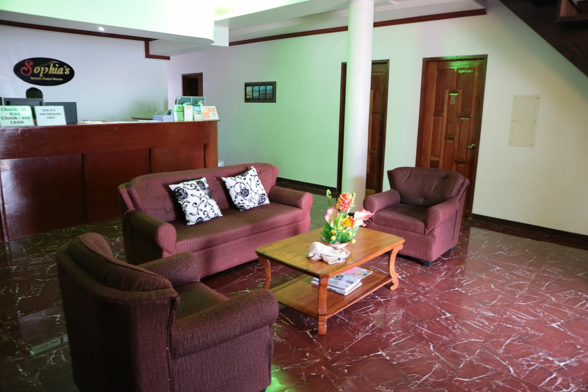 Sophias bahay-panuluyan 2*