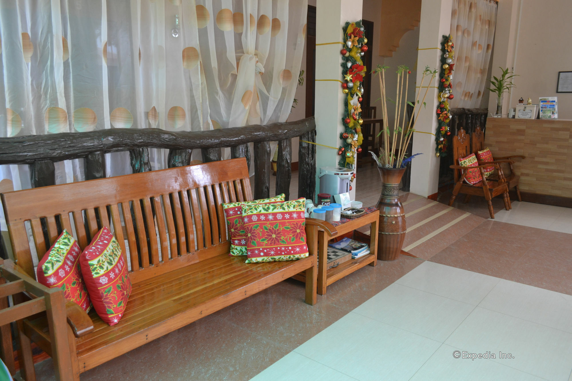 Jurias Garden Hotel 2*