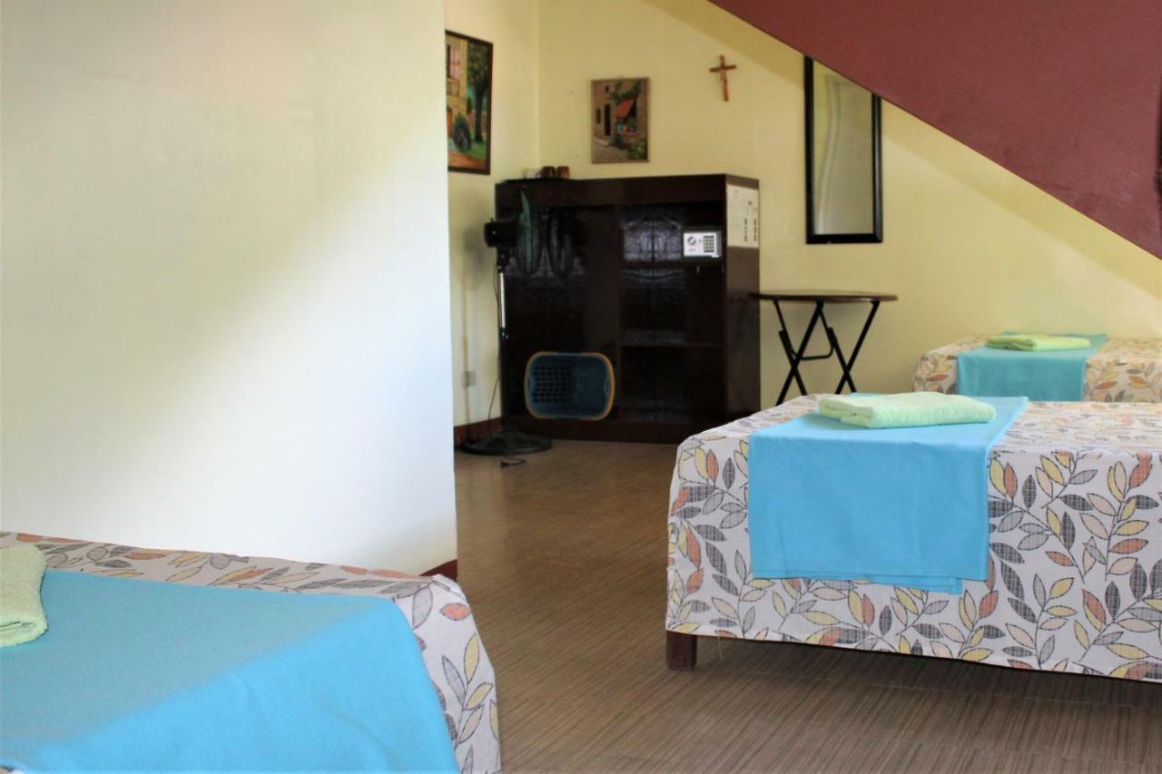 Bed & Breakfast Lolo Oyong House