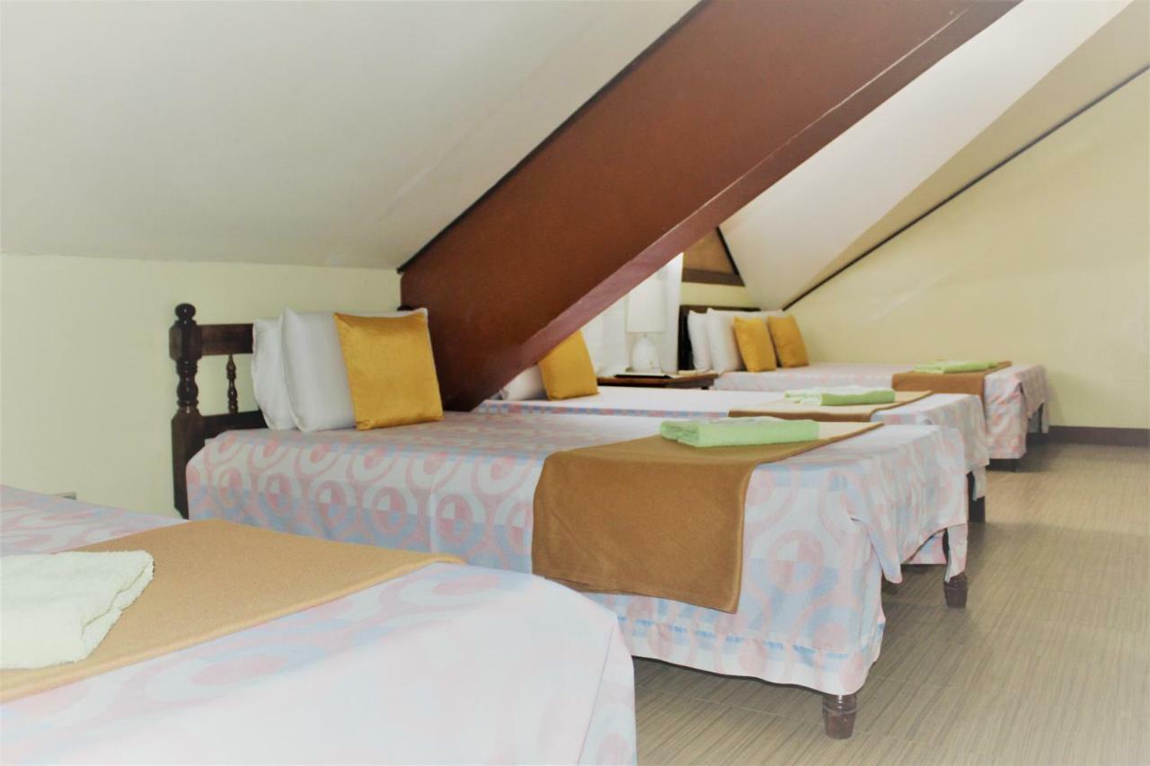 Bed & Breakfast Lolo Oyong House