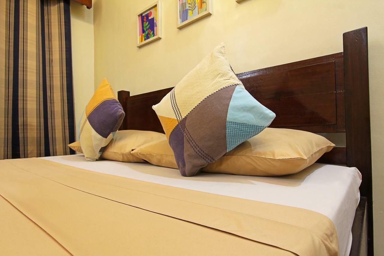 Inn Seaslugs Travellers *