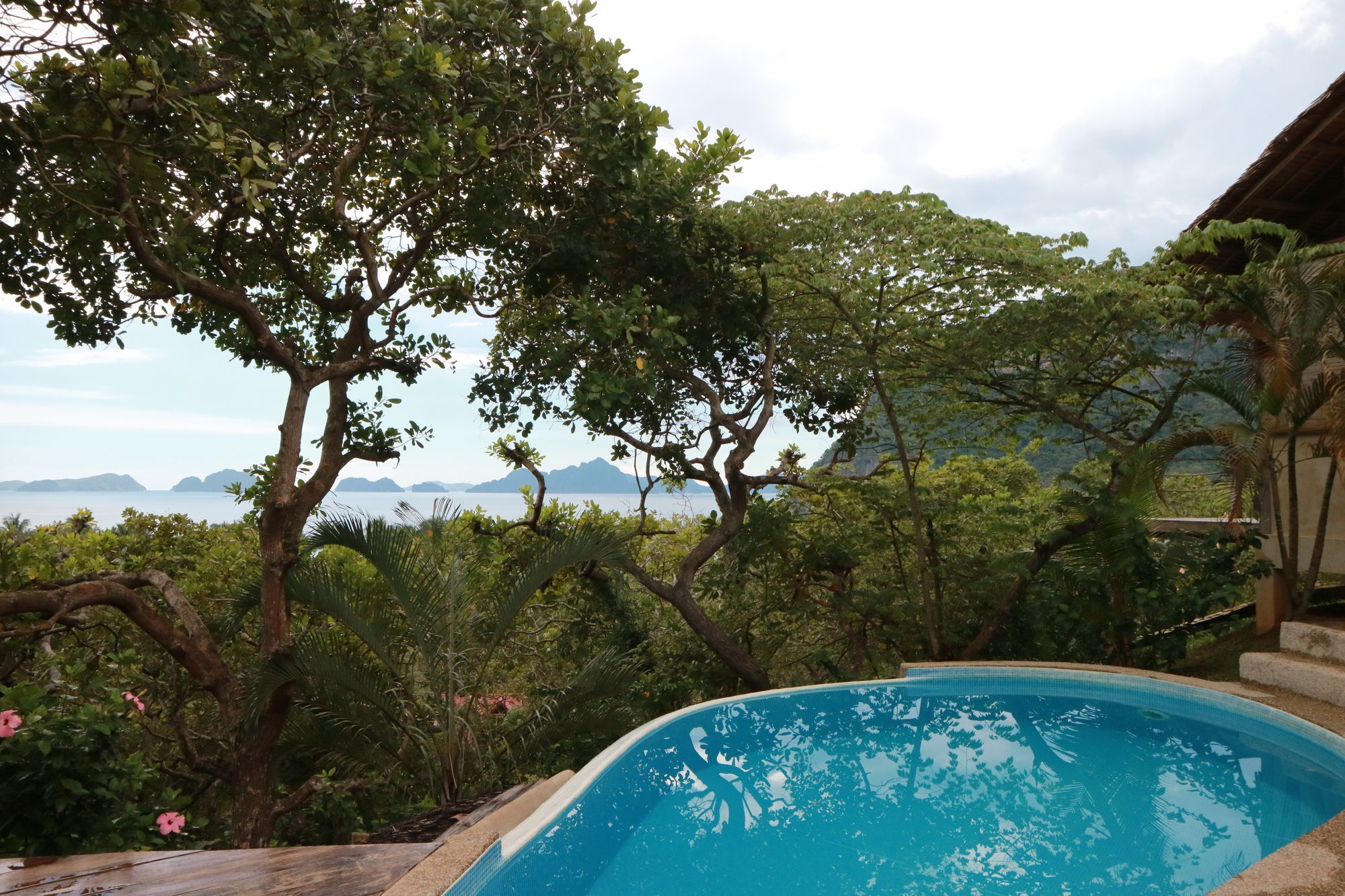 Overlooking 3* El Nido