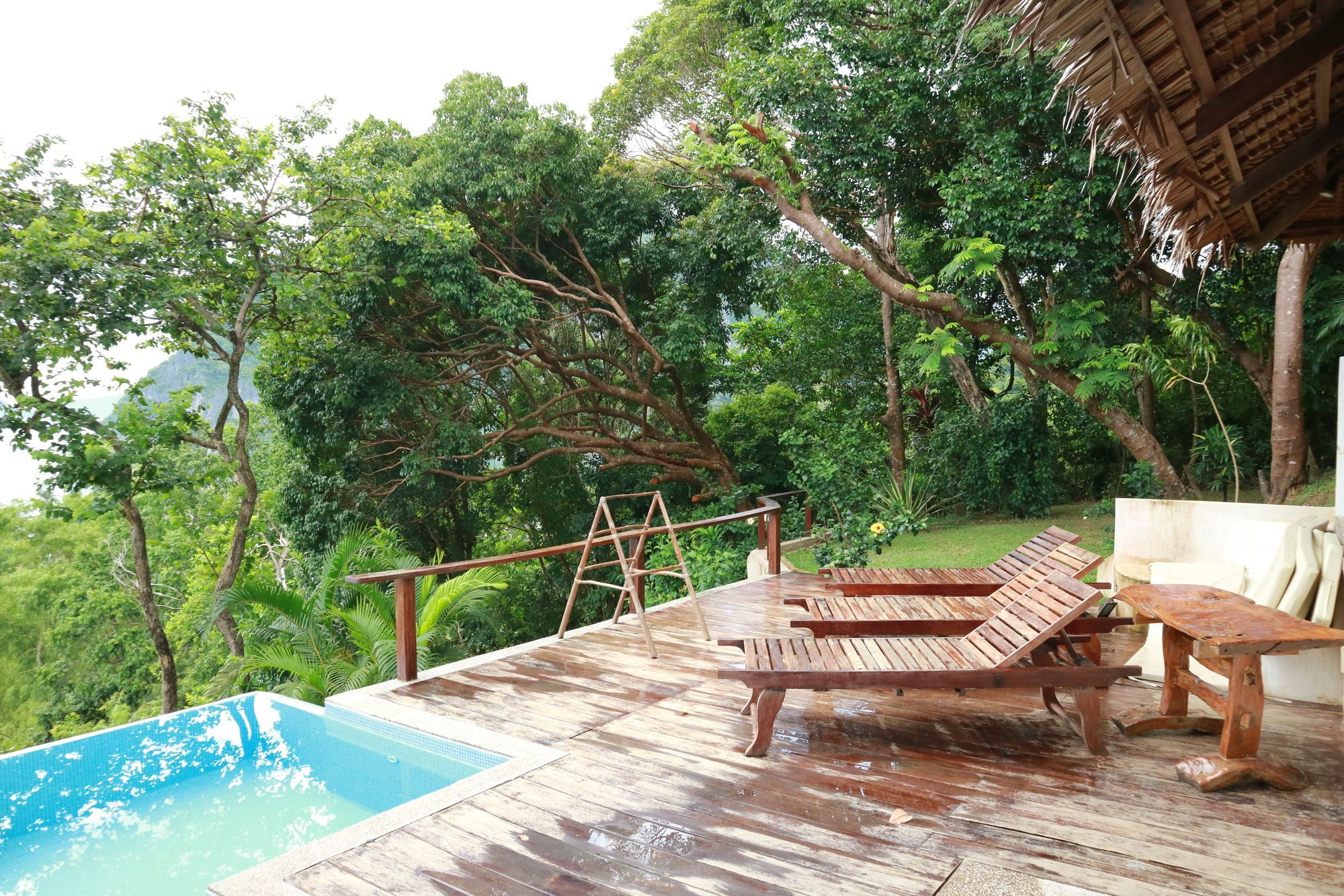 Hotel Overlooking 3*