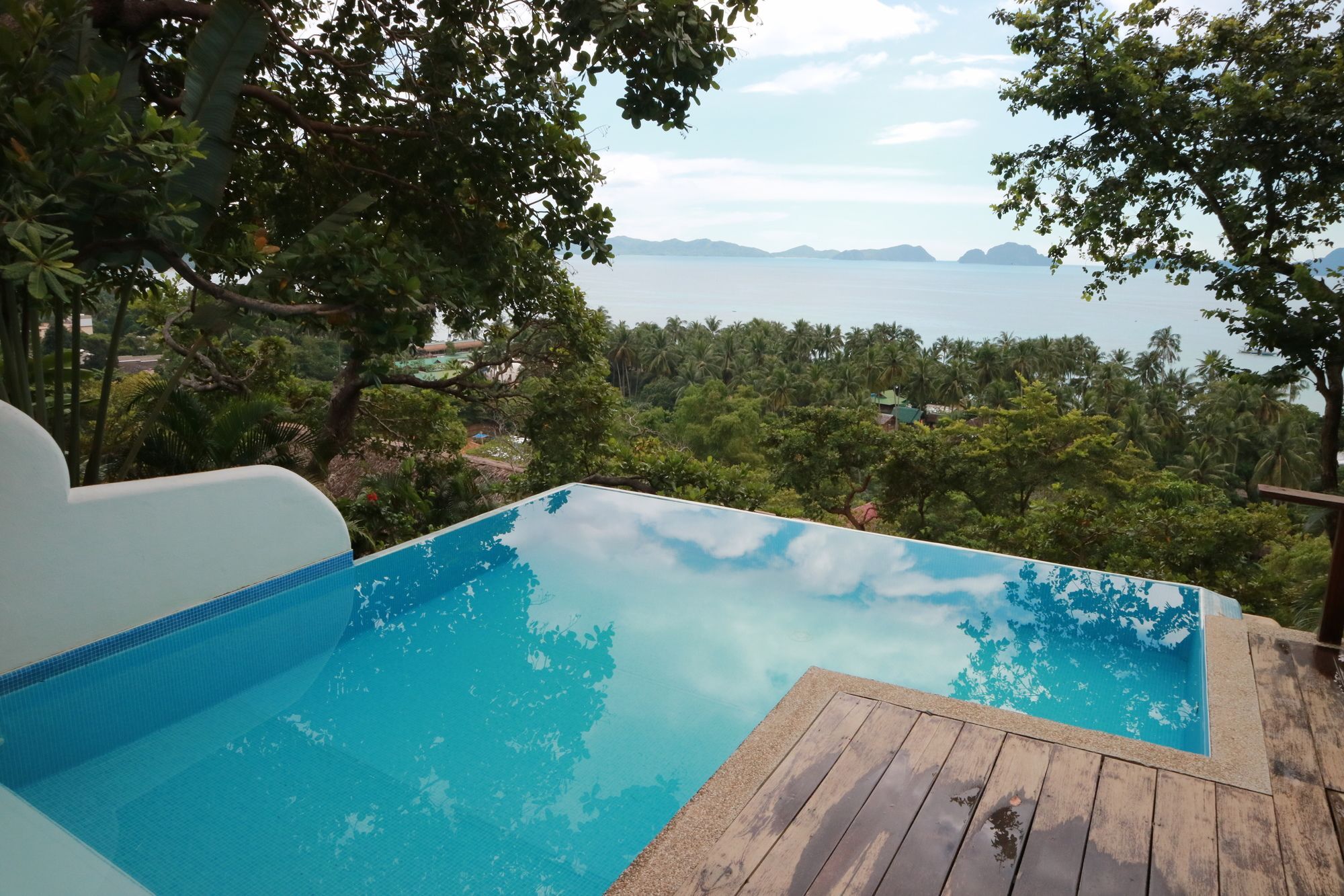 Hotel Overlooking 3*