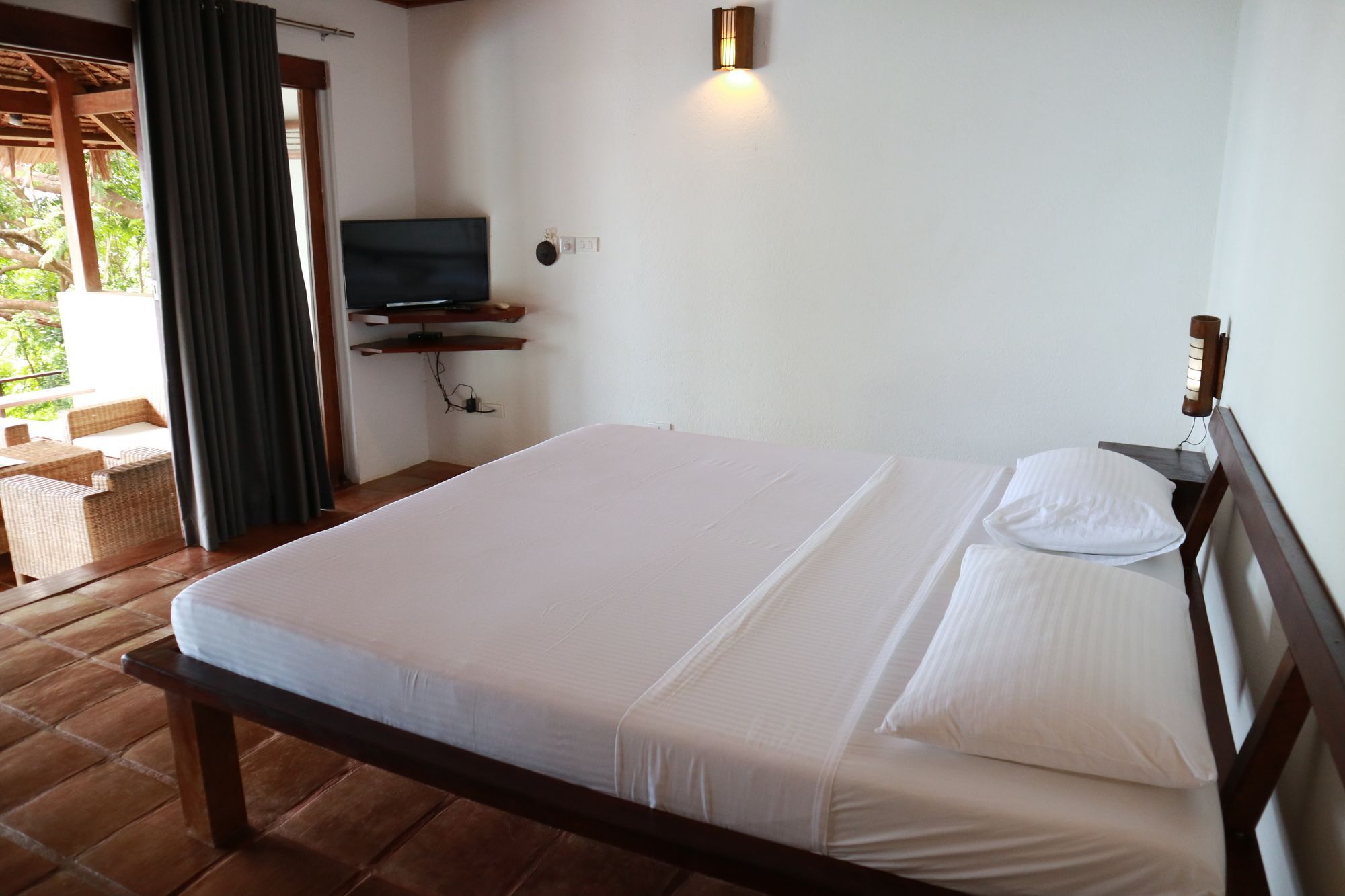 Hotel Overlooking 3*