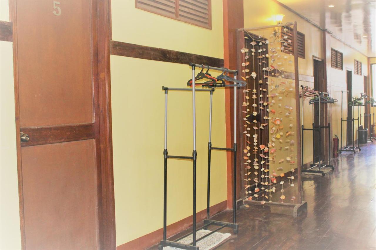 Bed & Breakfast Lolo Oyong House 2*