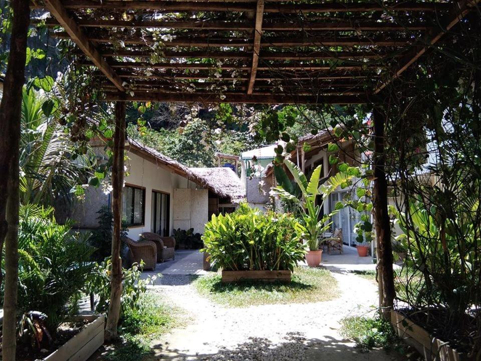 Garden Loft 90sqm In The Heart Of El Nido- 2 Bedrooms Apartment El Nido