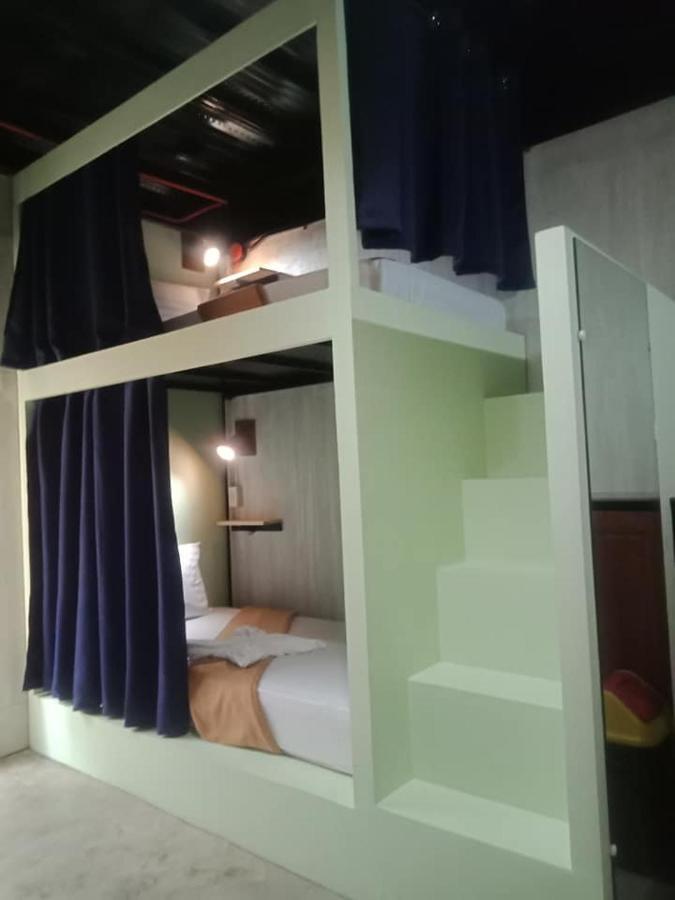 Lexias And Workspace - Hostel El Nido