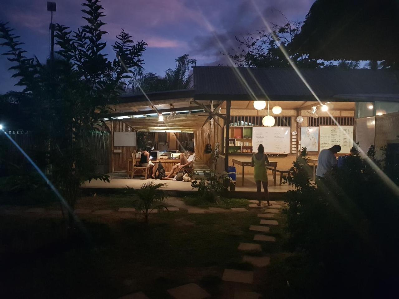 Hostel Where2next Nacpan El Nido